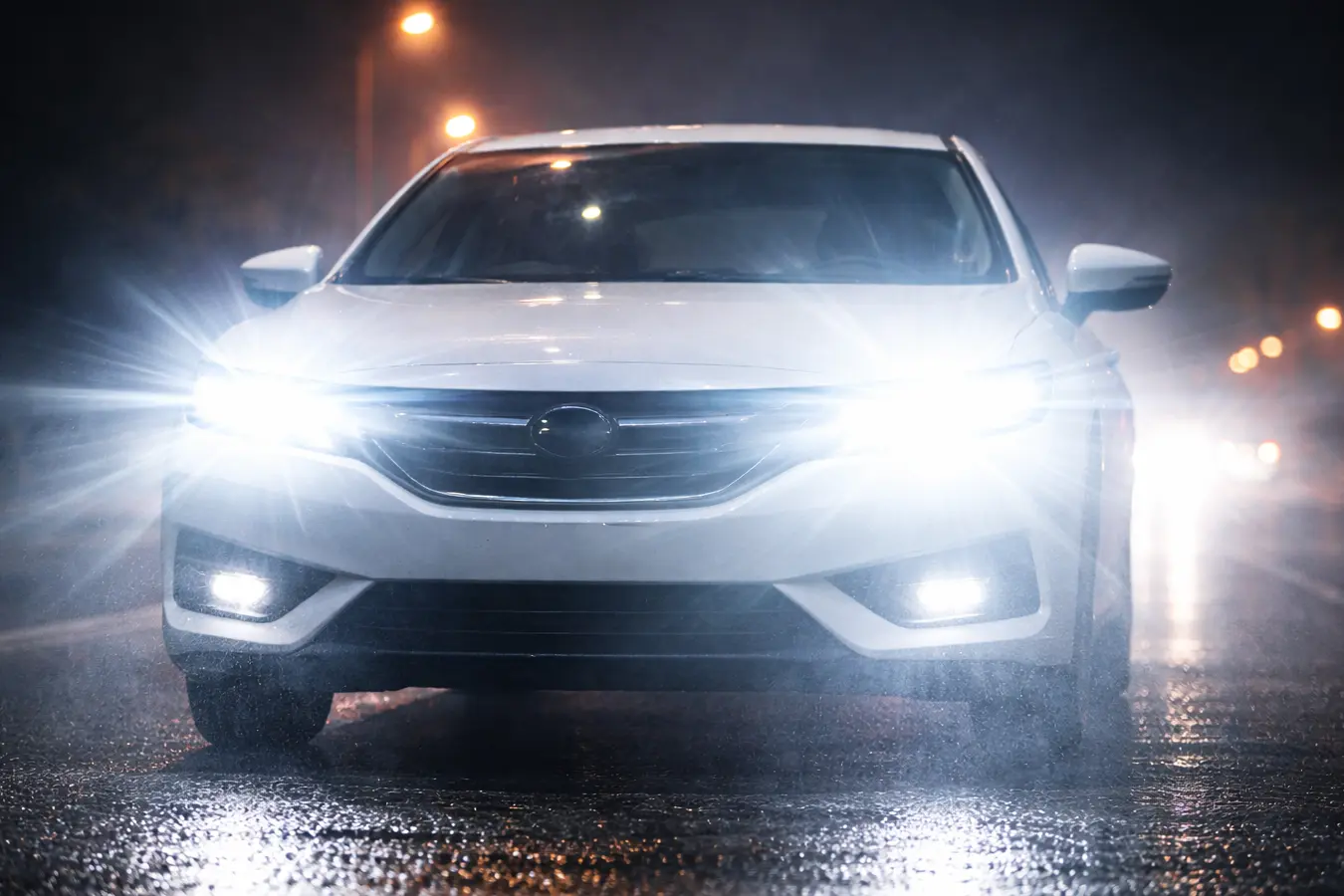 Lampu Depan Mobil Terlalu Terang? Ini Bahaya yang Sering Diabaikan